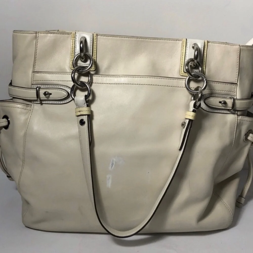Coach Colette Cream Leather Shoulder Bag.